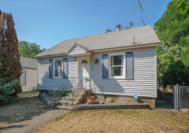 4th image of 1911 E Sharp Ave, Spokane, WA 99202 | MLS# 202622049