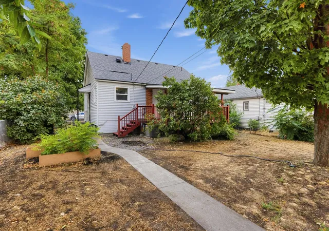 Photo 4 of Single family home for sale at 1911 E Sharp Ave, Spokane, WA 99202 | MLS# 202622049 | Listing updated on 2026-09-17