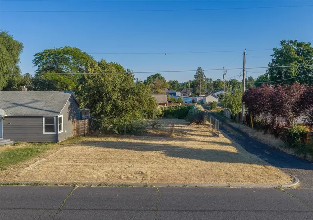 1st image of 1222 E Marietta Ave, Spokane, WA 99207 | MLS# 202622162