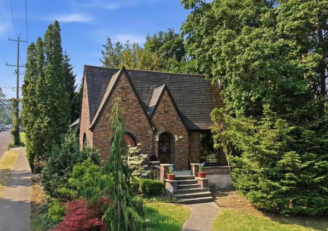 2nd image of 1728 E 9th Ave, Spokane, WA 99202 | MLS# 202622163