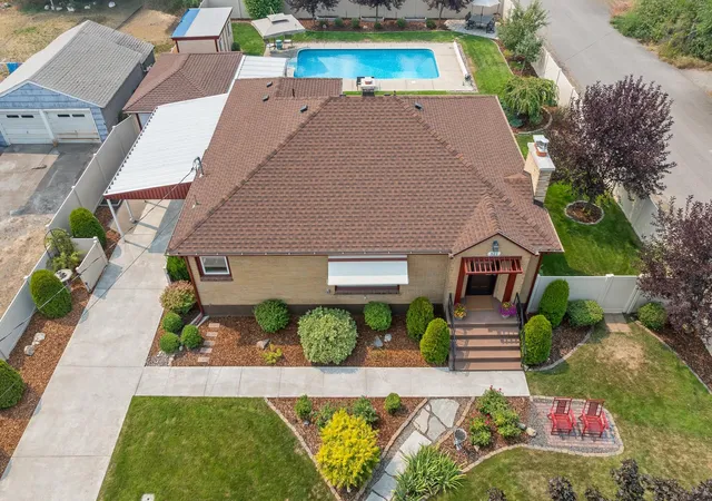 Photo 3 of Sale Pending at 521 N Locust Rd, Spokane Valley, WA 99206 | MLS# 202622189 | Listing updated on 2026-08-08