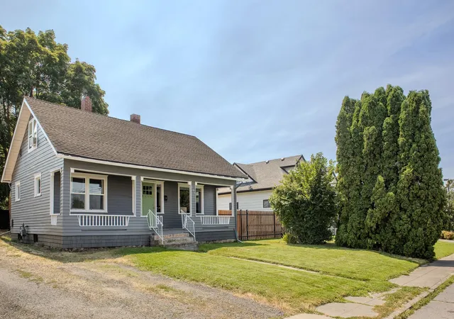 Photo 2 of Single family home for sale at 704 E 31st Avenue, Spokane, WA 99203 | MLS# 202622195 | Listing updated on 2026-10-01