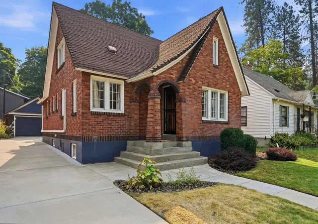 image of 1607 S Cedar St, Spokane, WA 99203 | MLS# 202622199