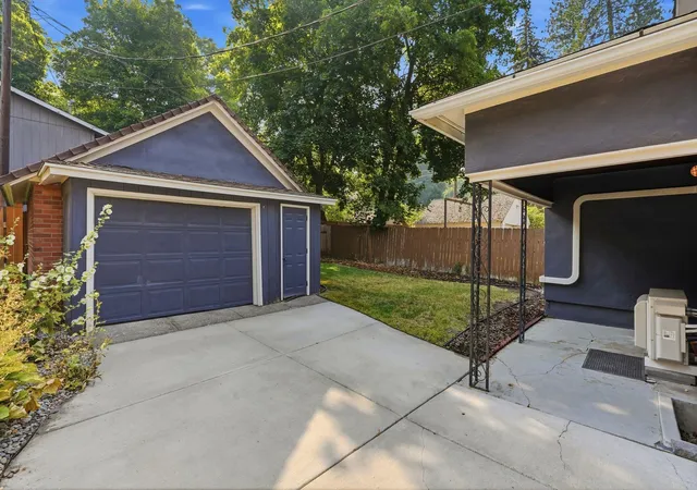 image of 1607 S Cedar St, Spokane, WA 99203 | MLS# 202622199