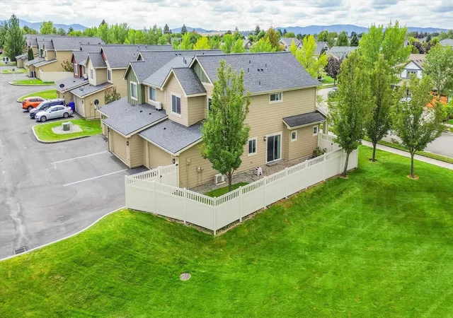 Photo 4 of Sale Pending at 1870 N Willamette Rd, Liberty Lake, WA | MLS# 202622218 | Listing updated on 2026-10-01