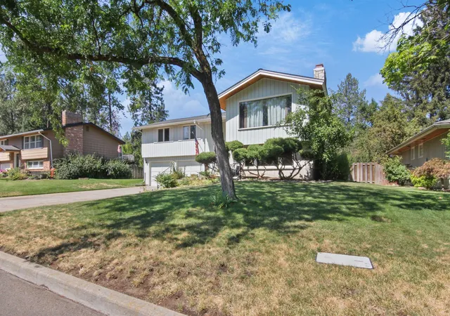 3rd image of 25 E Salmon Ave, Spokane, WA 99218 | MLS# 202622301