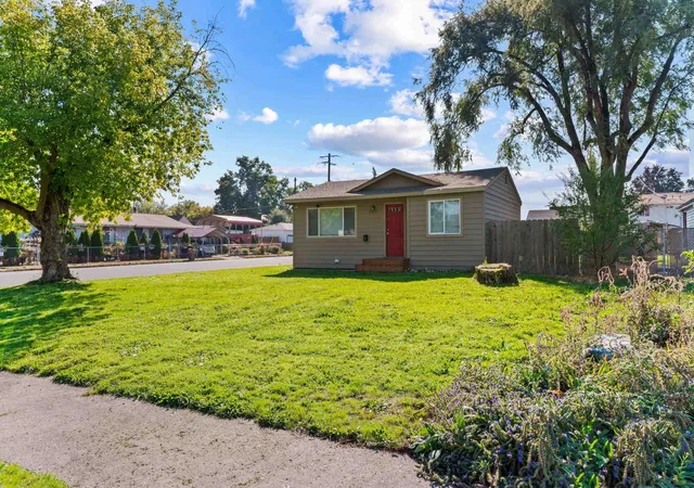 Photo 3 of Single family home for sale at 1528 E Cataldo Ave, Spokane, WA 99202 | MLS# 202622356 | Listing updated on 2026-10-05