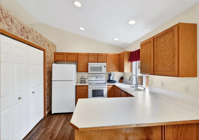 Photo 2 of Single family home for sale at 9920 N Parkside Dr, Nine Mile Falls, WA 99026 | MLS# 202622398 | Listing updated on 2026-08-18