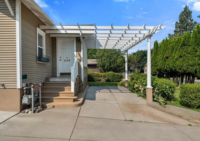 Photo 2 of Single family home for sale at 1126 E 29th Avenue, Spokane, WA 99203 | MLS# 202622410 | Listing updated on 2026-08-19