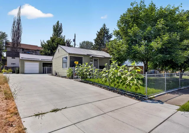 2nd image of 5911 N Braeburn Dr, Spokane, WA 99205 | MLS# 202622419