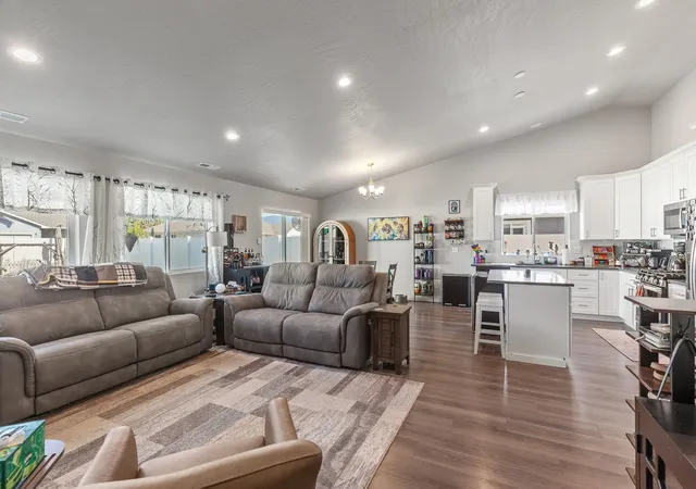 Photo 4 of Sale Pending at 418 N Arcade Ct, Spokane Valley, WA 99016 | MLS# 202622430 | Listing updated on 2026-08-19