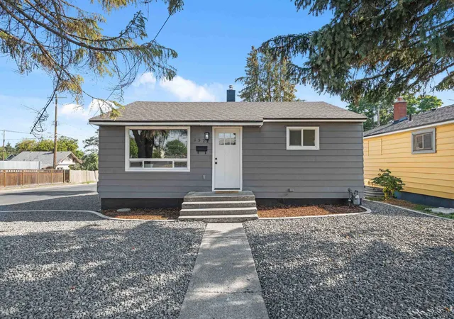 Photo 2 of Sale Pending at 1528 E Walton Ave, Spokane, WA 99207 | MLS# 202622437 | Listing updated on 2026-09-25