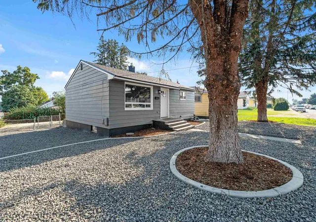 Photo 3 of Sale Pending at 1528 E Walton Ave, Spokane, WA 99207 | MLS# 202622437 | Listing updated on 2026-09-25