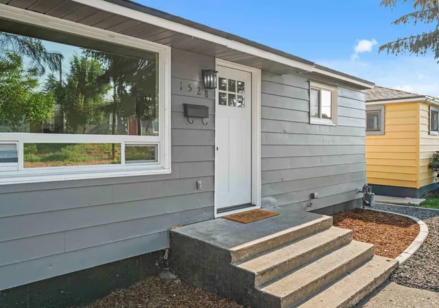 Photo 4 of Sale Pending at 1528 E Walton Ave, Spokane, WA 99207 | MLS# 202622437 | Listing updated on 2026-09-25