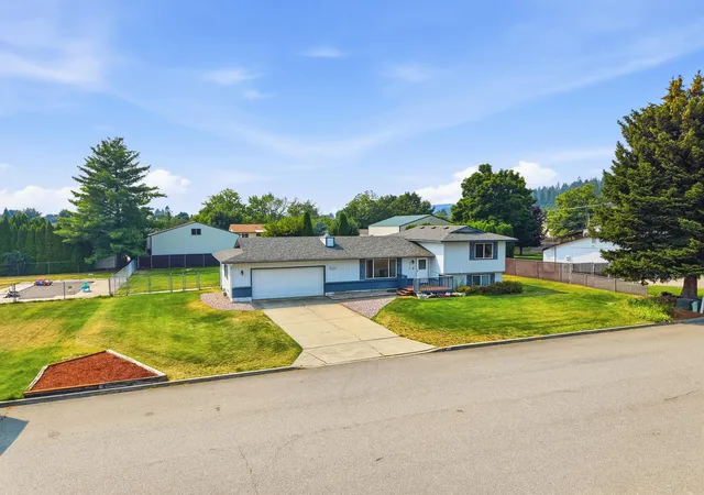Photo 2 of Sale Pending at 4717 N Lillian St, Spokane Valley, WA 99216 | MLS# 202622442 | Listing updated on 2026-08-28