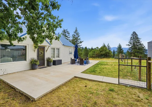 3rd image of 24416 N Orchard Bluff Rd, Chattaroy, WA 99003 | MLS# 202622492