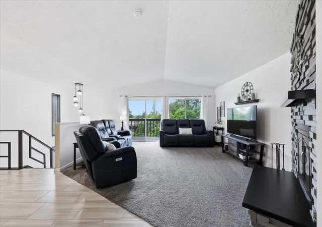 Photo 3 of Sale Pending at 2113 S Vera Crst Dr, Spokane Valley, WA 99037 | MLS# 202622496 | Listing updated on 2026-09-05
