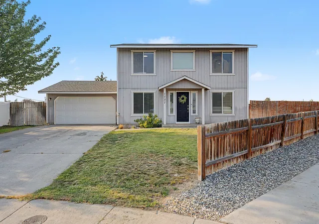 Photo 1 of Single family home for sale at 1737 W Mockingbird St, Moses Lake, WA 98837 | MLS# 202622538 | Listing updated on 2026-10-27