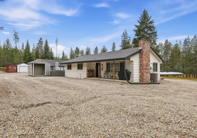 Single family home for sale at 1061 Roberts Rd, Newport, WA 99156 | MLS# 202622558