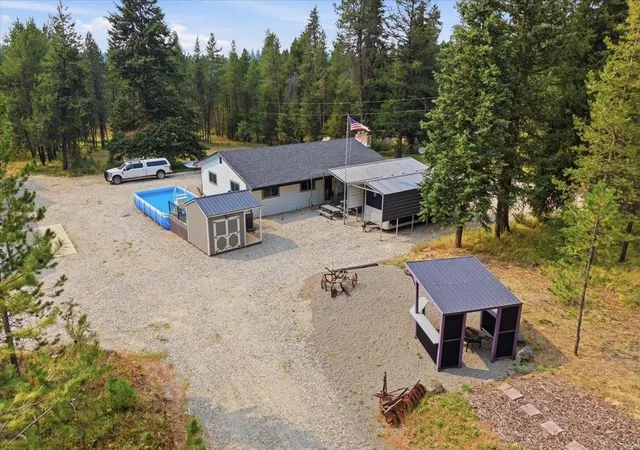 1st image of 1061 Roberts Rd, Newport, WA 99156 | MLS# 202622558