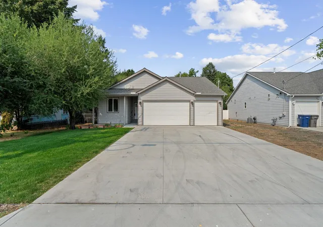 Photo 3 of Single family home for sale at 111 N Herald Rd, Spokane Valley, WA 99206 | MLS# 202622561 | Listing updated on 2026-10-17