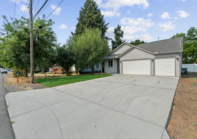 Photo 3 of Single family home for sale at 111 N Herald Rd, Spokane Valley, WA 99206 | MLS# 202622561 | Listing updated on 2026-10-17