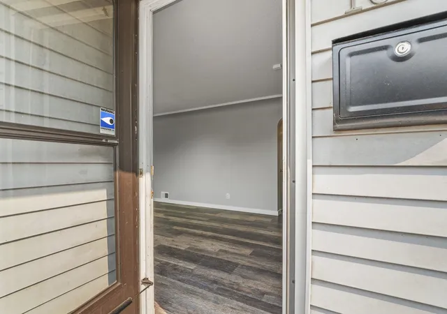 Photo 3 of Single family home for sale at 1007 E Walton St, Spokane, WA 99207 | MLS# 202622563 | Listing updated on 2026-10-01