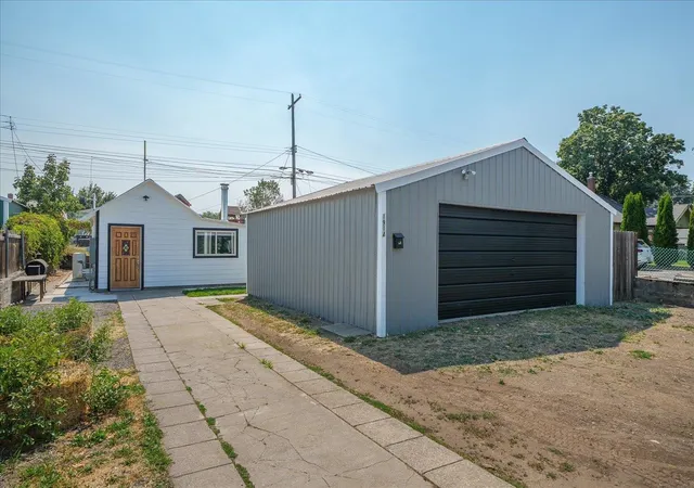 1st image of 1914 E Heroy Ave, Spokane, WA 99207 | MLS# 202622565