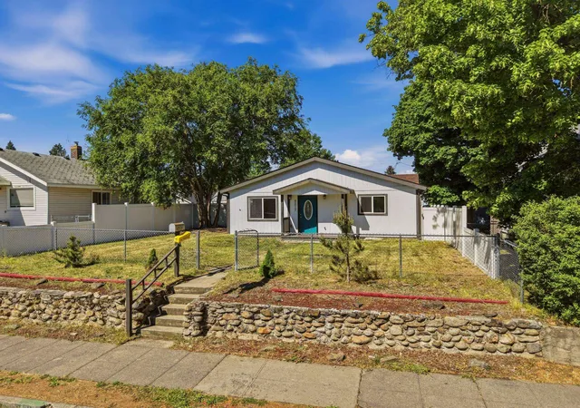Photo 2 of Single family home for sale at 4217 N Madison St, Spokane, WA 99205 | MLS# 202622566 | Listing updated on 2026-09-15