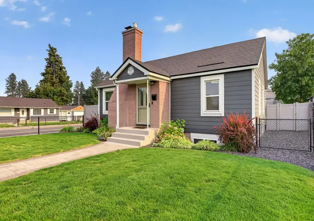 Photo 3 of Single family home for sale at 928 E Olympic Ave, Spokane, WA 99207 | MLS# 202622589 | Listing updated on 2026-10-07