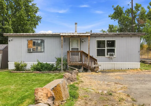 1st image of 11920 E Mansfield Ave, Spokane, WA 99206 | MLS# 202622592