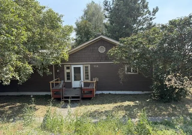 1st image of 228 W Poplar St, Tekoa, WA 99033 | MLS# 202622595