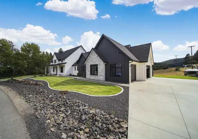 Photo 3 of Single family home for sale at 11604 E Honeycomb Springs Ln, Spokane, WA 99206 | MLS# 202622599 | Listing updated on 2026-09-28