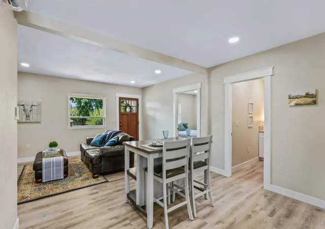 Photo 2 of Sale Pending at 917 E Lacrosse Ave, Spokane, WA 99207 | MLS# 202622613 | Listing updated on 2026-10-05
