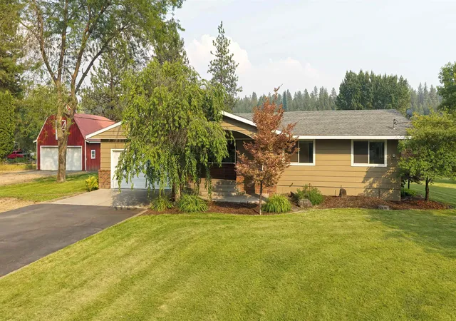 2nd image of 27722 N River Estates Dr, Chattaroy, WA 99003 | MLS# 202622629