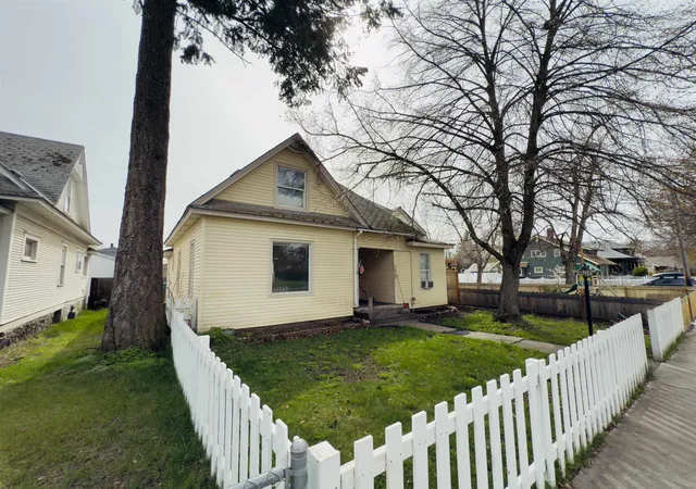 2nd image of 2823 W Sharp Ave, Spokane, WA 99201 | MLS# 202622632