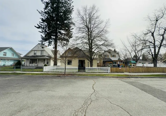 3rd image of 2823 W Sharp Ave, Spokane, WA 99201 | MLS# 202622632