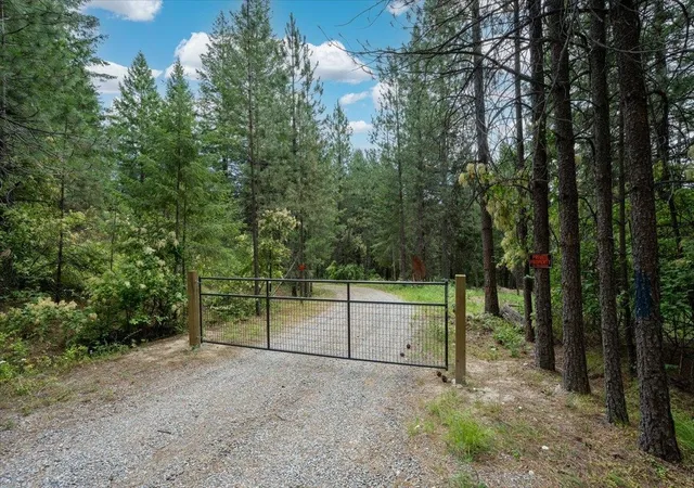 image of 28420 N Thunderhill Ln, Chattaroy, WA 99003 | MLS# 202622658