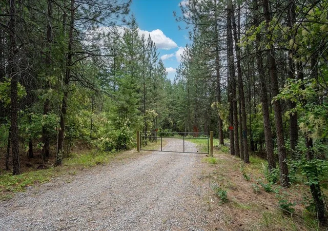 image of 28420 N Thunderhill Ln, Chattaroy, WA 99003 | MLS# 202622658