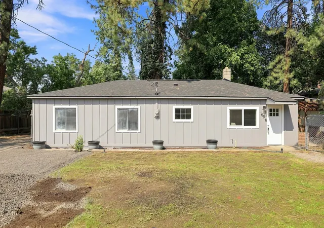 1st image of 10515 E 10th Ave, Spokane Valley, WA 99206 | MLS# 202622703