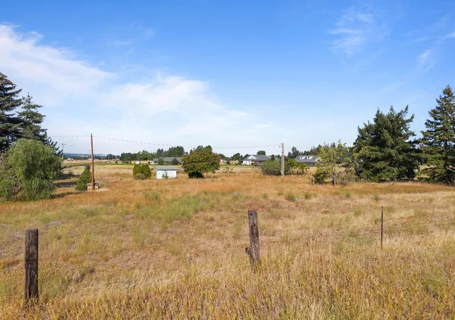 3rd image of 1720 W Taylor Rd, Spokane, WA 99224 | MLS# 202622704