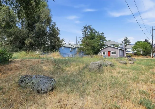 4th image of 2929 E Jackson Ave, Spokane, WA 99207 | MLS# 202622718