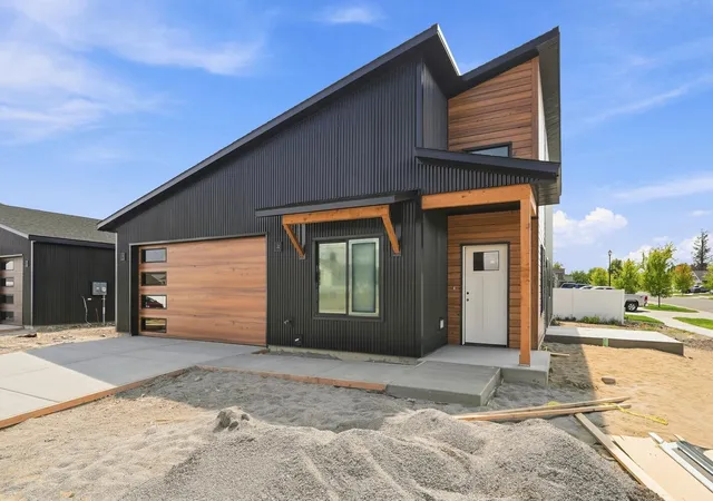 2nd image of 17422 E Maxwell Ave, Spokane Valley, WA 99016 | MLS# 202622740