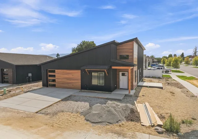 1st image of 17410 E Mission Ave, Spokane Valley, WA 99016 | MLS# 202622742