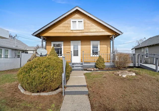 image of 917 E Longfellow Ave, Spokane, WA 99207 | MLS# 202622744