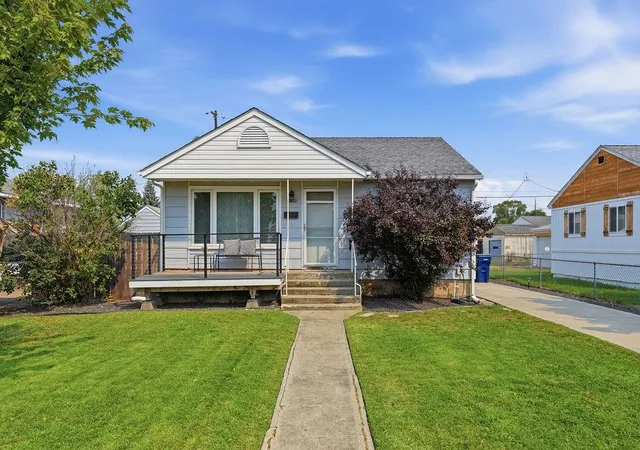 2nd image of 1303 E Princeton Ave, Spokane, WA 99207 | MLS# 202622763