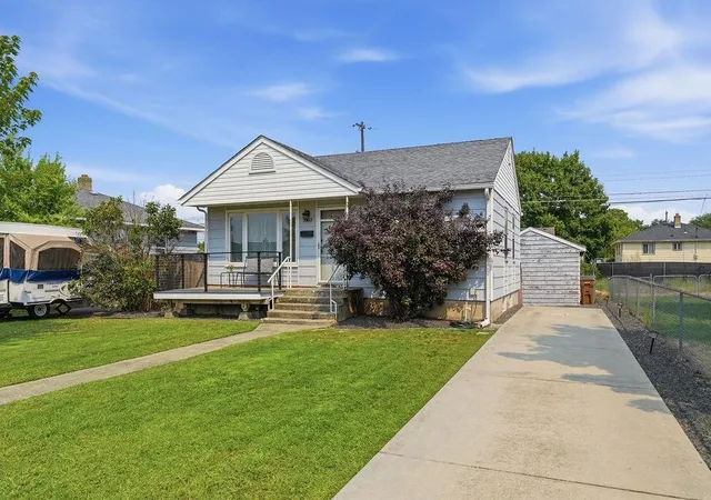 3rd image of 1303 E Princeton Ave, Spokane, WA 99207 | MLS# 202622763