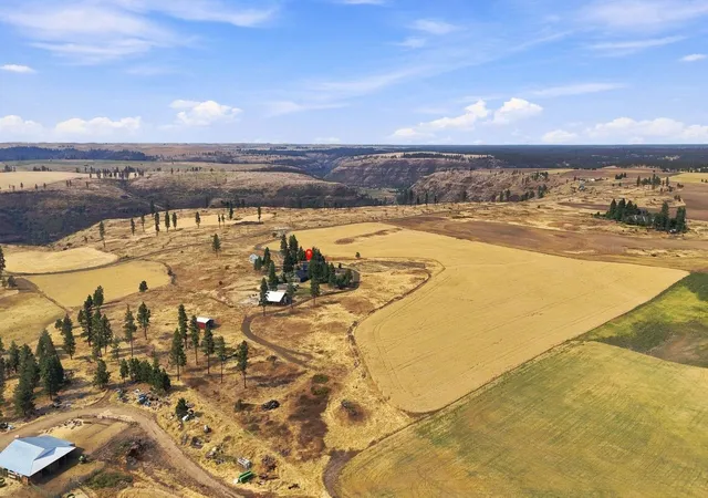 Photo 2 of Single family home for sale at 7617 E Elder Rd, Valleyford, WA 99036 | MLS# 202622771 | Listing updated on 2026-08-25