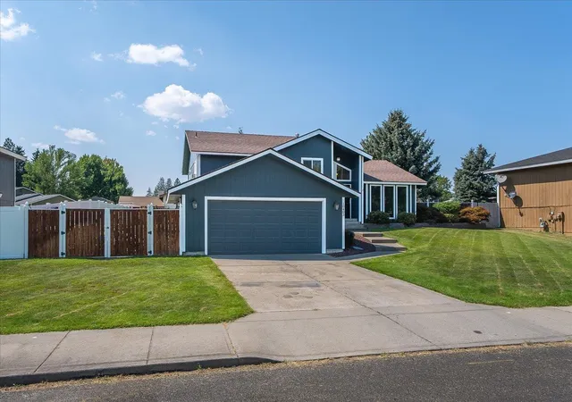 3rd image of 10403 N Arrowhead Rd Dr, Spokane, WA 99208 | MLS# 202622837