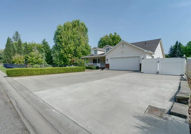 Photo 3 of Sale Pending at 3703 S Sunderland Dr, Spokane Valley, WA 99206 | MLS# 202622840 | Listing updated on 2026-09-03